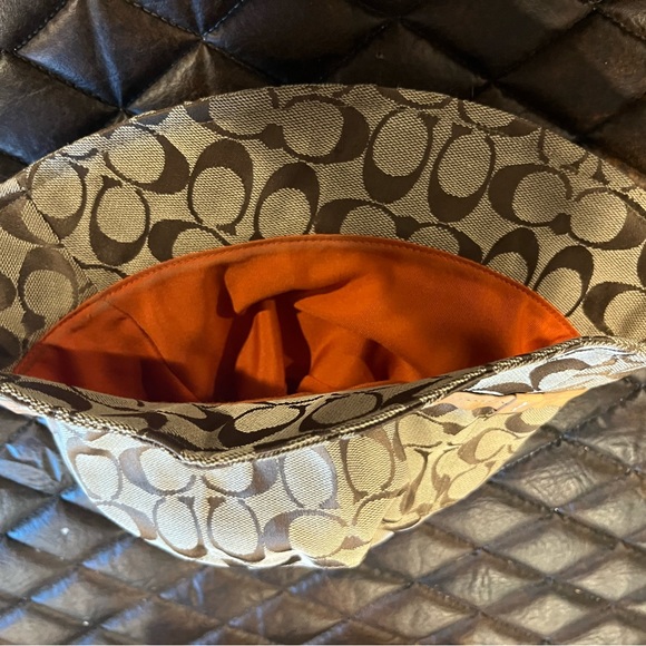 Classic Coach Small Hat - Picture 3 of 6